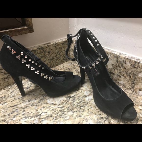 Sexy Strappy Studded Heels sz 7 Black Suede - Picture 2 of 3